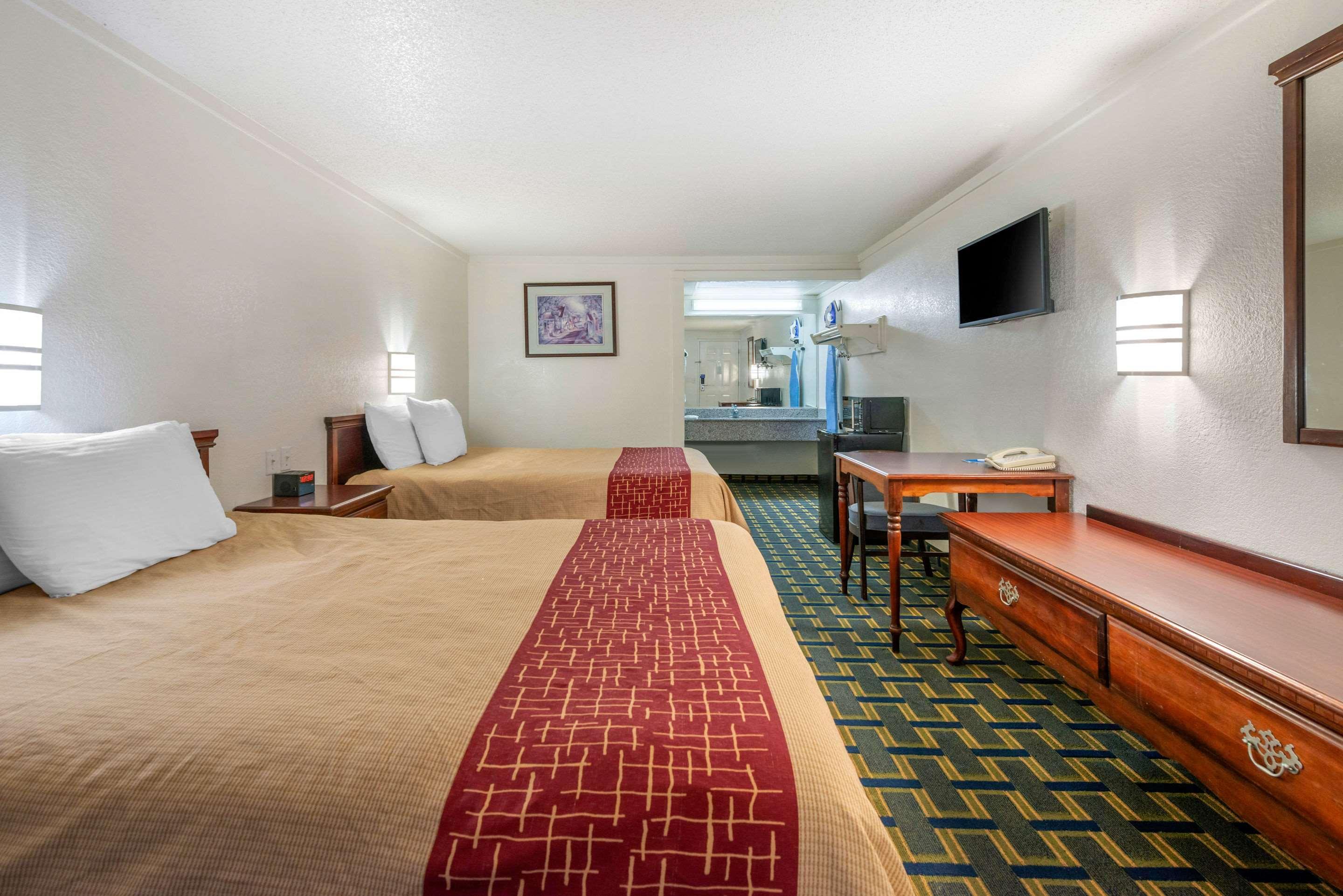 Rodeway Inn Hilliard/Columbus Exteriör bild