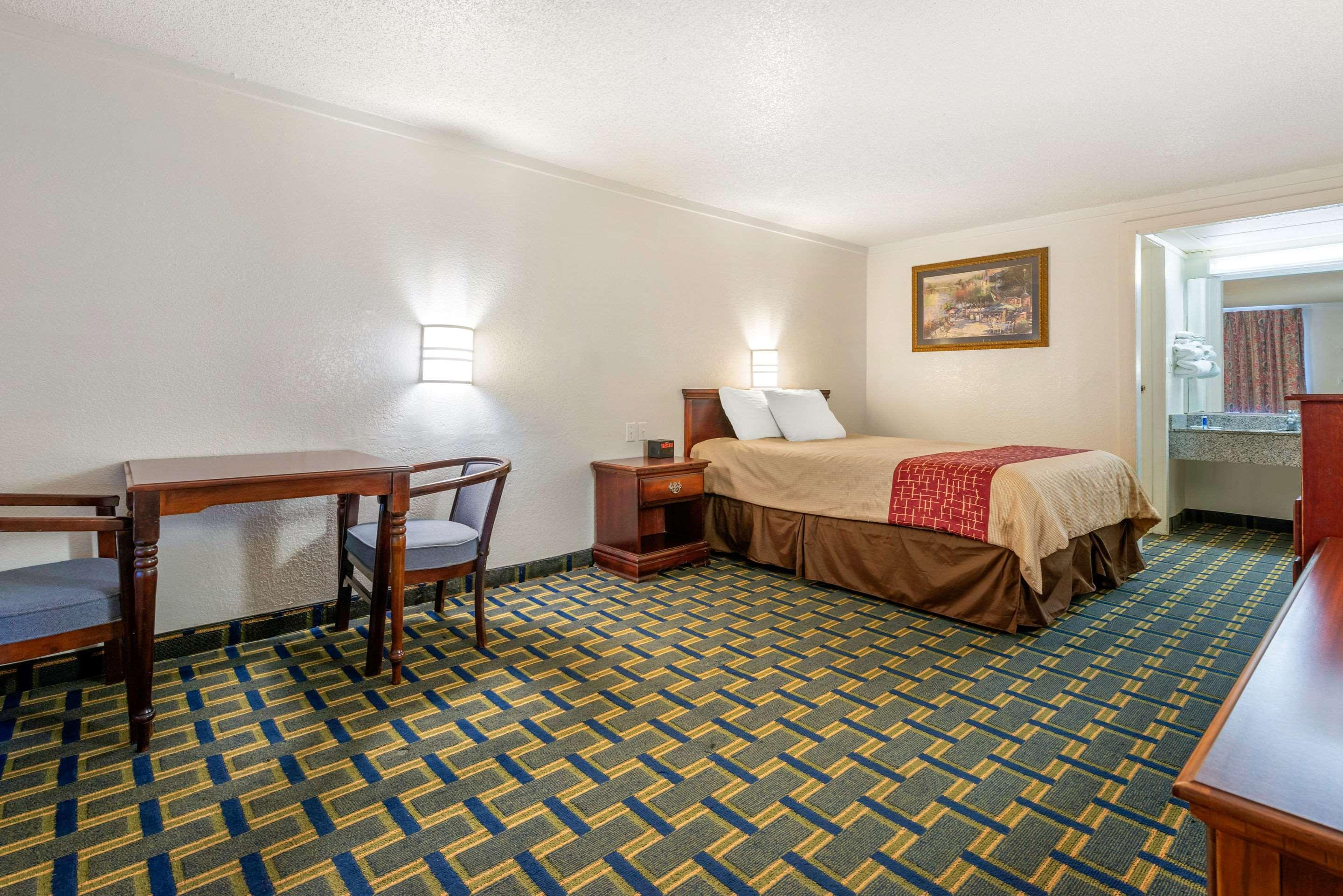Rodeway Inn Hilliard/Columbus Exteriör bild