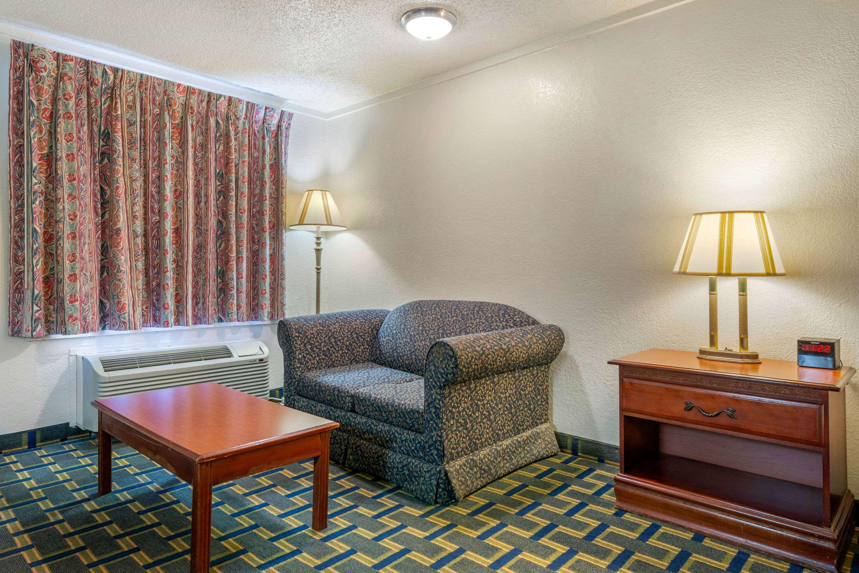 Rodeway Inn Hilliard/Columbus Exteriör bild