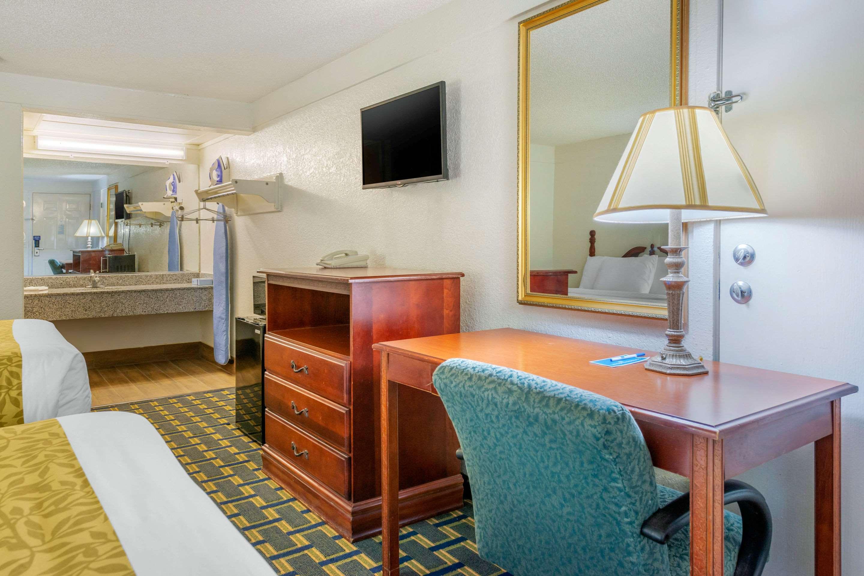 Rodeway Inn Hilliard/Columbus Exteriör bild