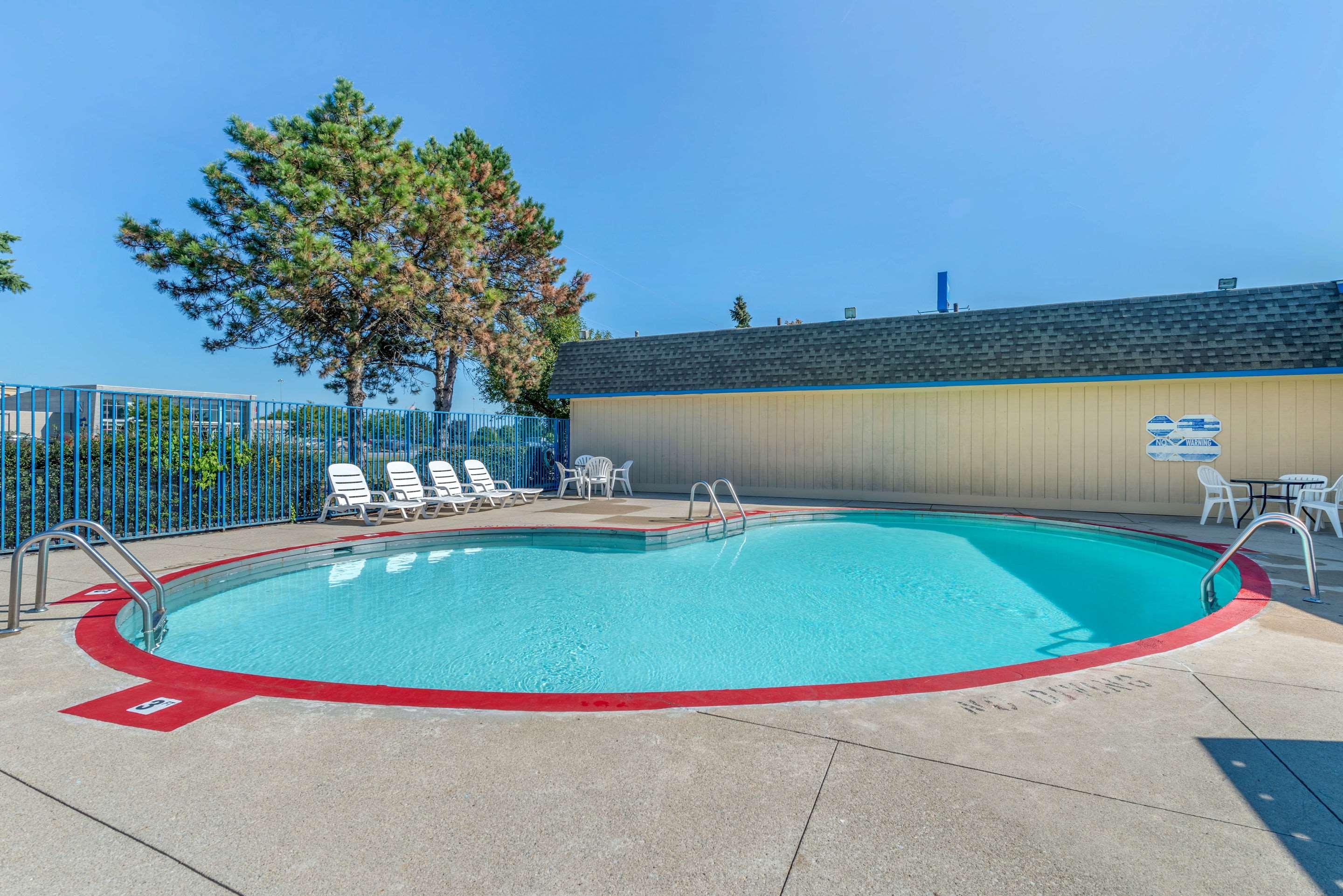 Rodeway Inn Hilliard/Columbus Exteriör bild