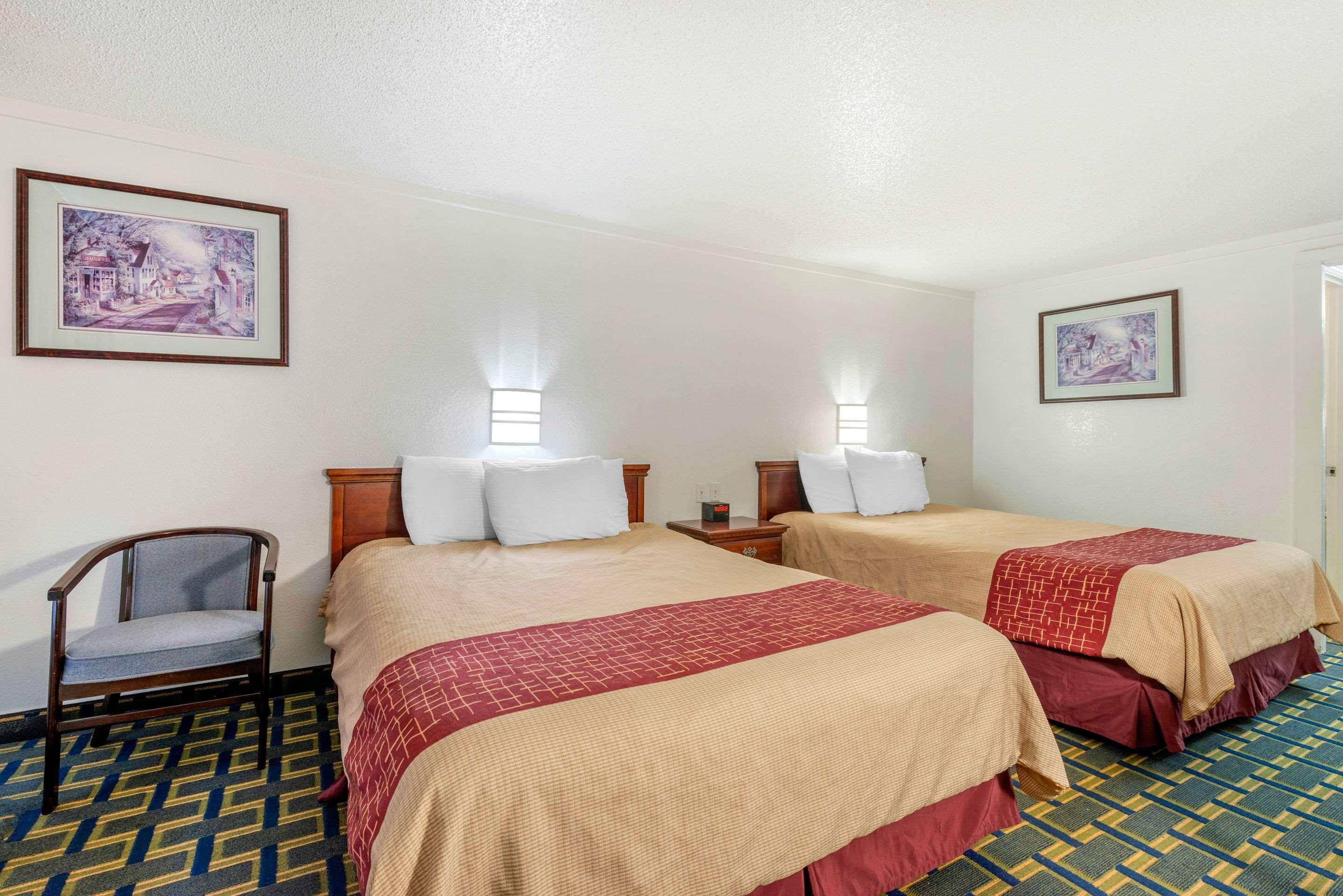 Rodeway Inn Hilliard/Columbus Exteriör bild