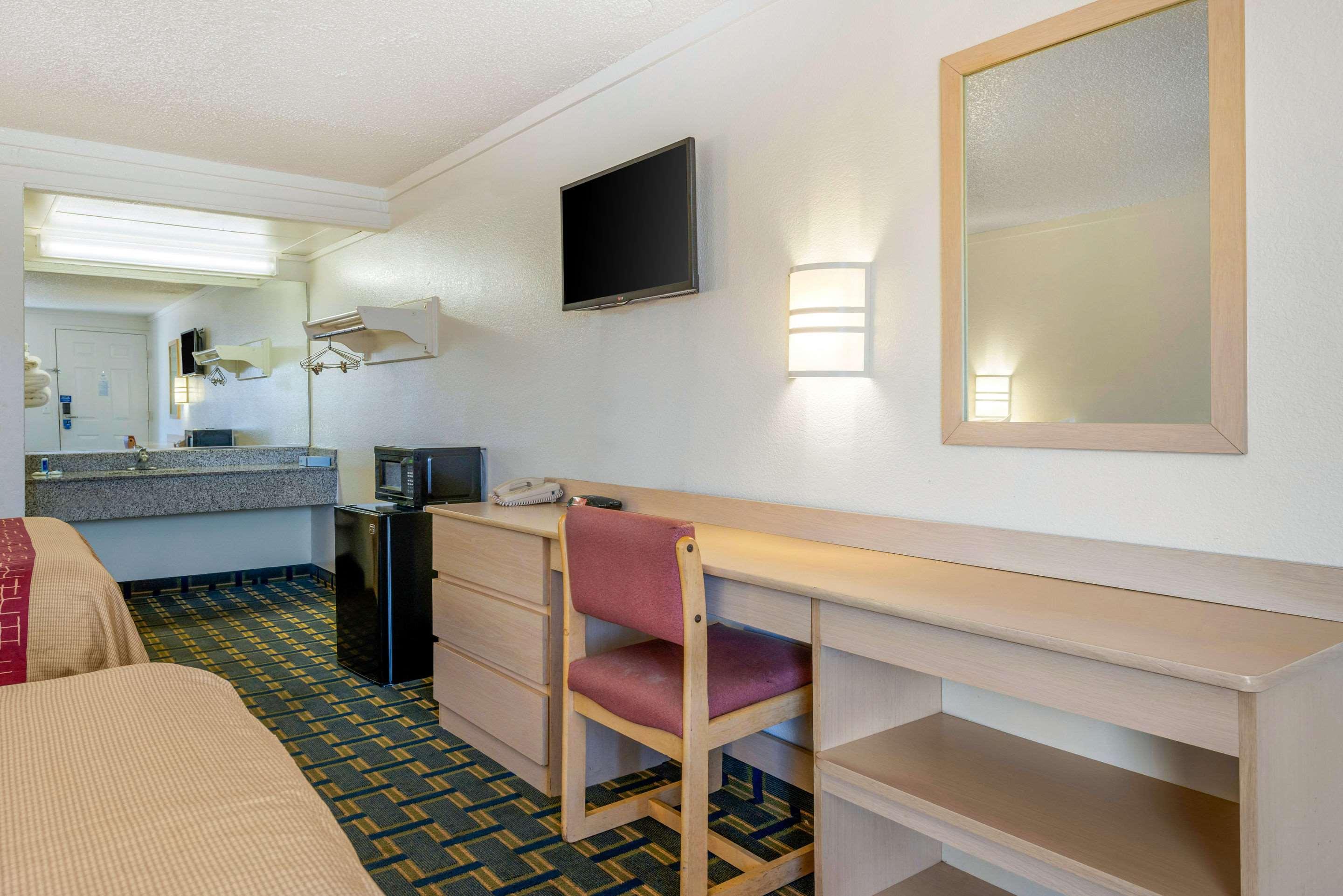 Rodeway Inn Hilliard/Columbus Exteriör bild