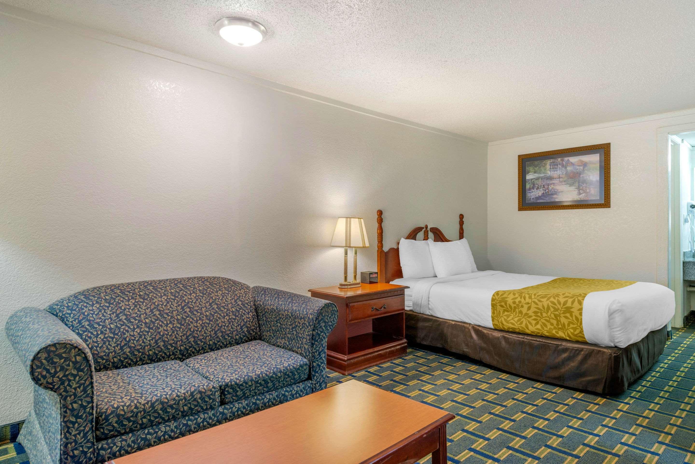 Rodeway Inn Hilliard/Columbus Exteriör bild