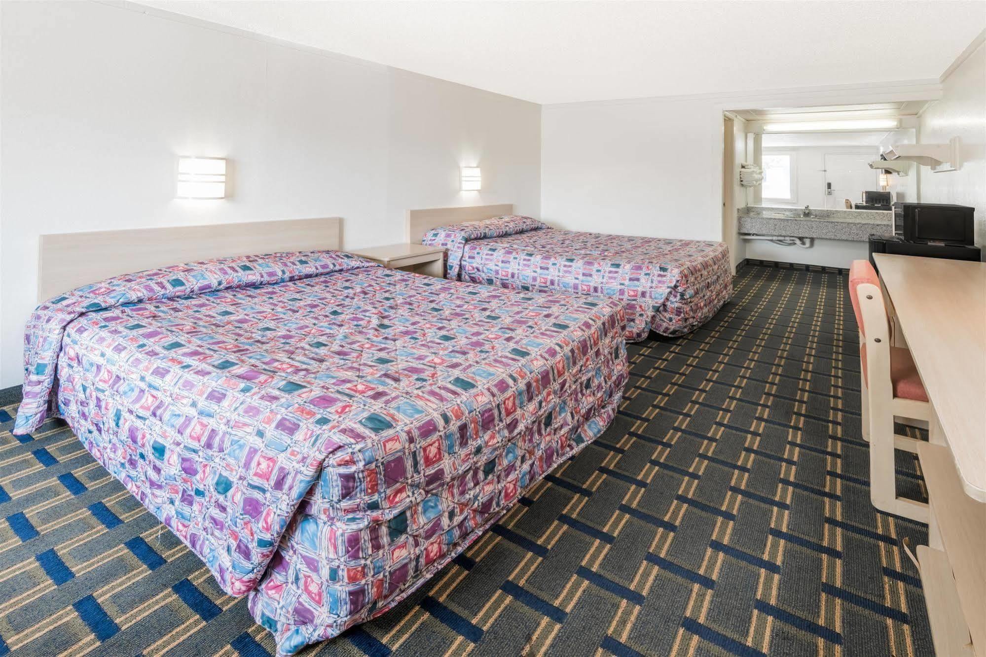 Rodeway Inn Hilliard/Columbus Exteriör bild